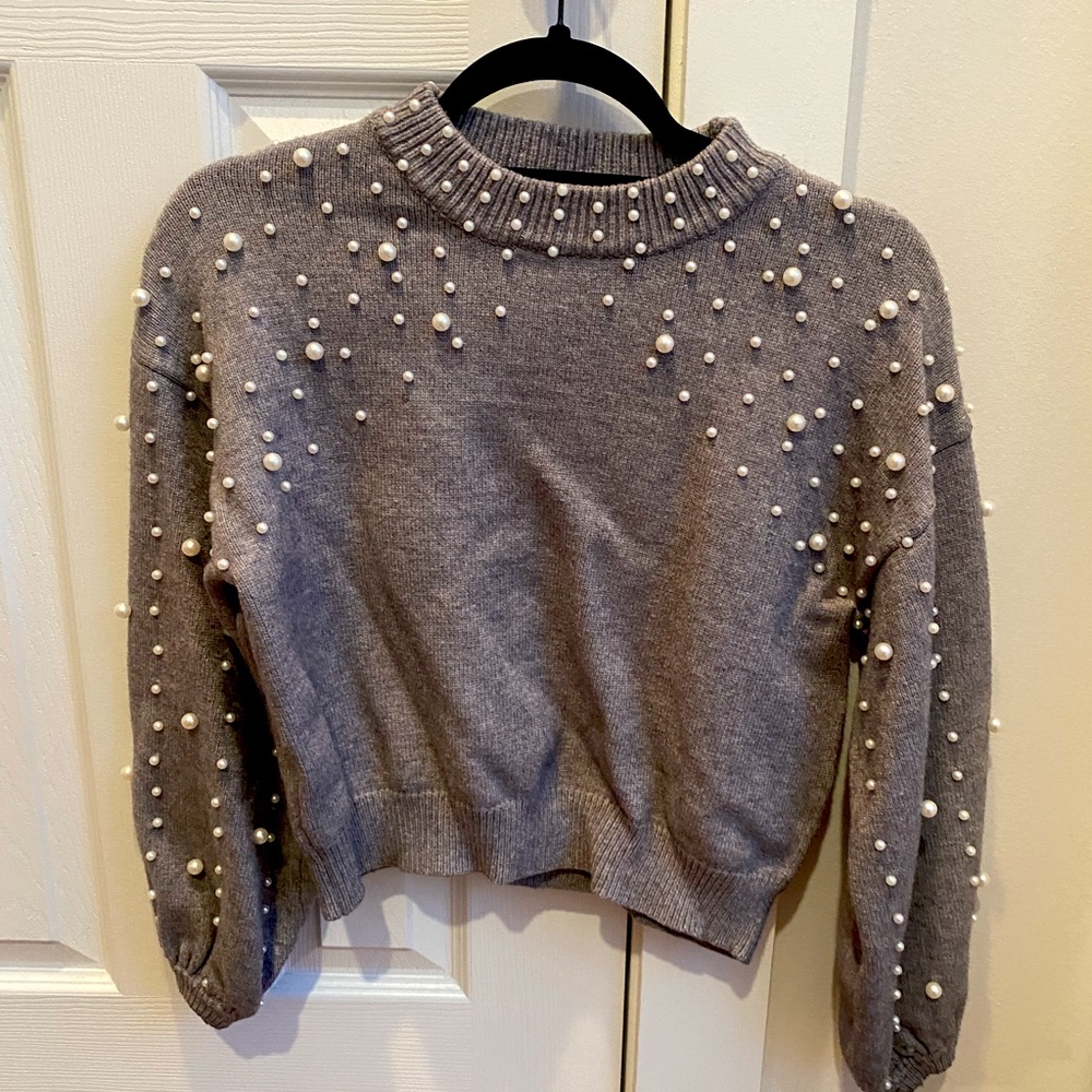 Grey crop sweater with pearl beading on the sleeves. Size S. Pol brand.